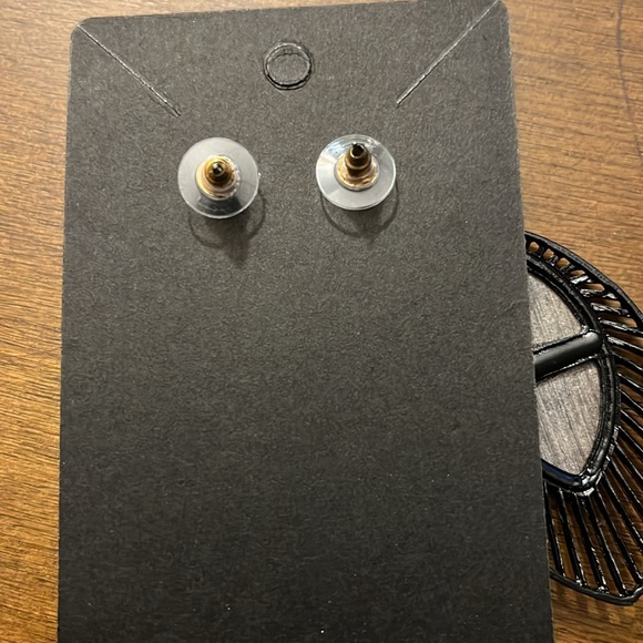 Wooden center leaf drop fashion earrings. Bundle and save! - Picture 2 of 2